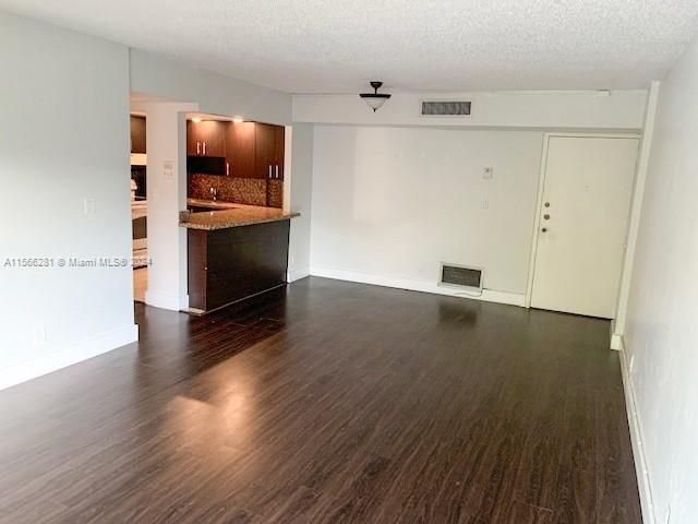 For Sale: $499,000 (2 beds, 1 baths, 699 Square Feet)