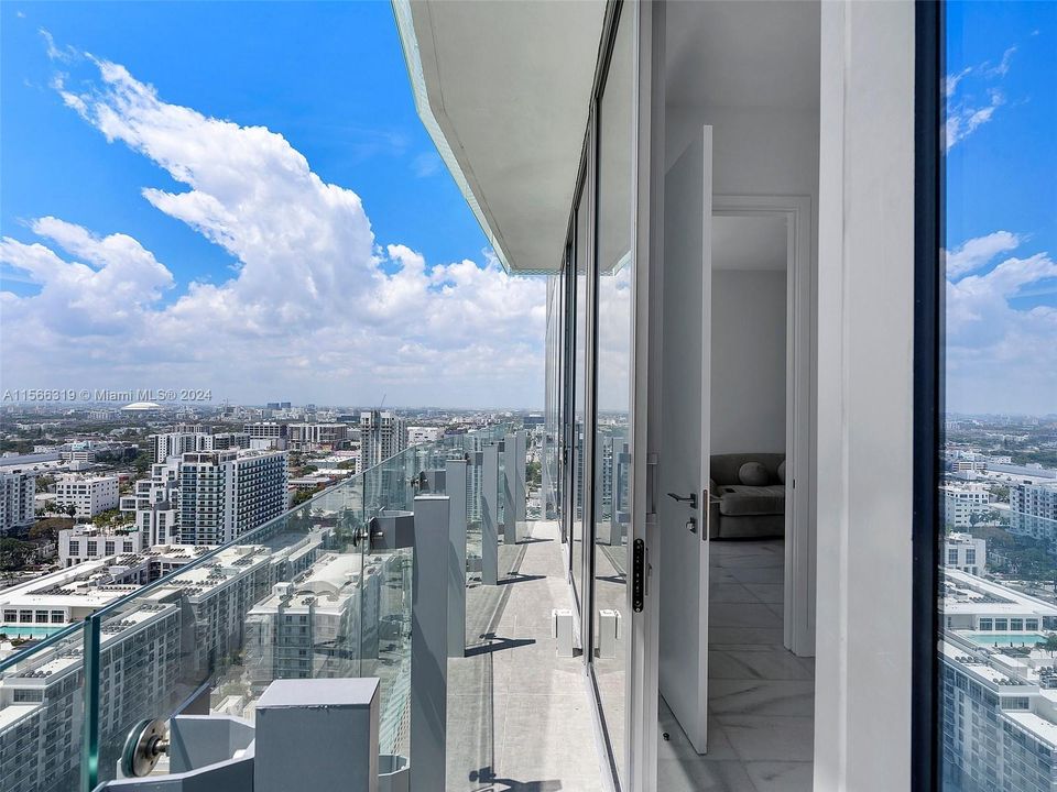 For Sale: $750,000 (1 beds, 1 baths, 680 Square Feet)