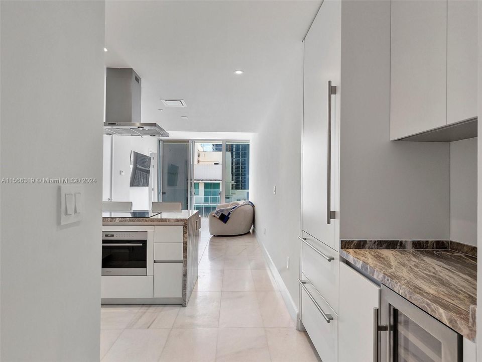 For Sale: $750,000 (1 beds, 1 baths, 680 Square Feet)