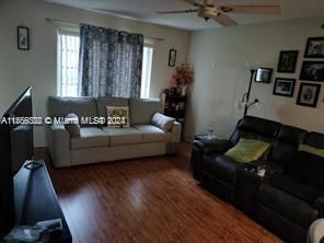 For Sale: $149,900 (1 beds, 1 baths, 710 Square Feet)