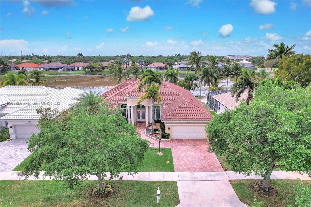 For Sale: $1,150,000 (5 beds, 3 baths, 2818 Square Feet)