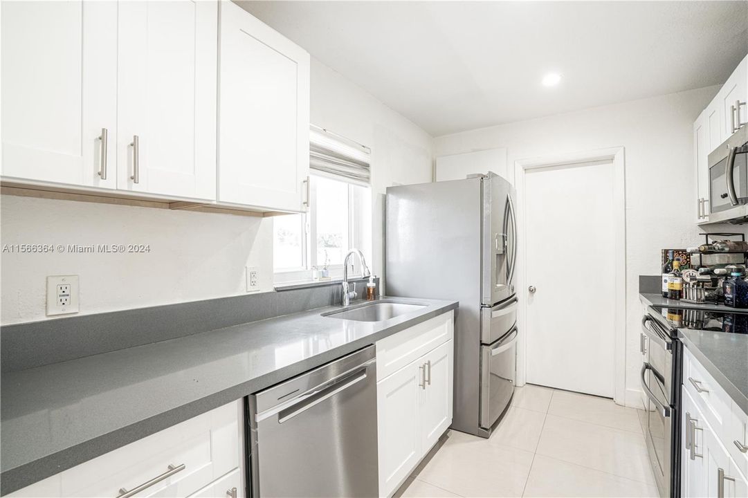 For Sale: $688,000 (3 beds, 2 baths, 1372 Square Feet)
