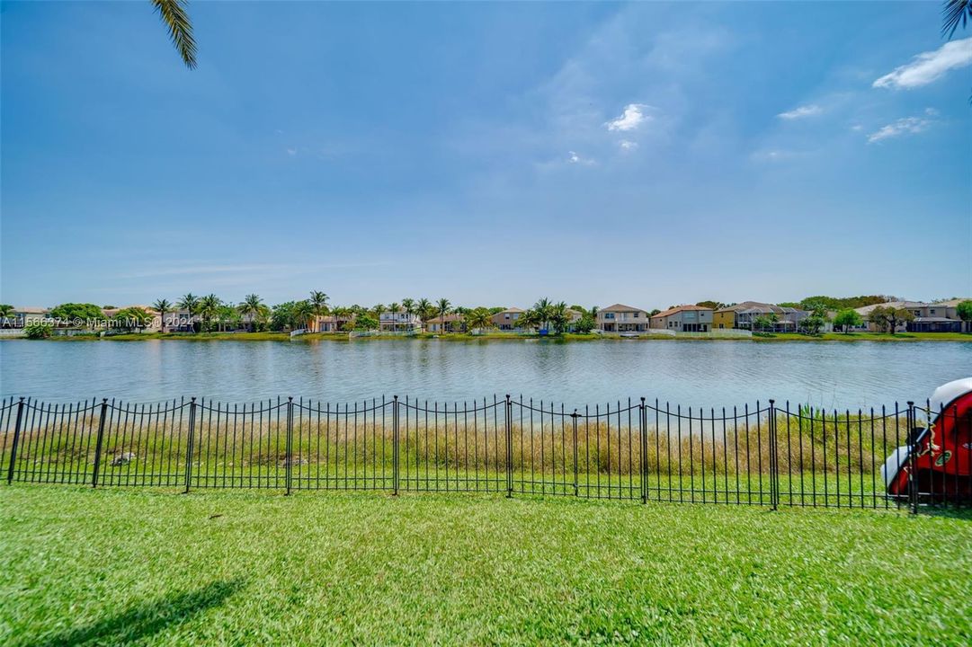 Active With Contract: $850,000 (4 beds, 3 baths, 3077 Square Feet)