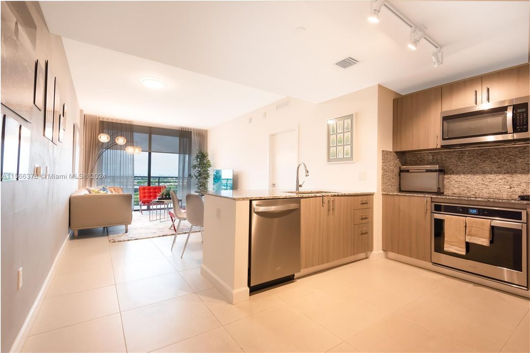 Active With Contract: $449,000 (1 beds, 1 baths, 661 Square Feet)