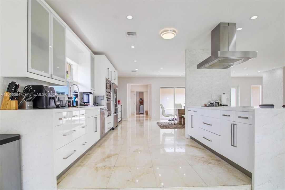Active With Contract: $2,600,000 (4 beds, 3 baths, 2610 Square Feet)