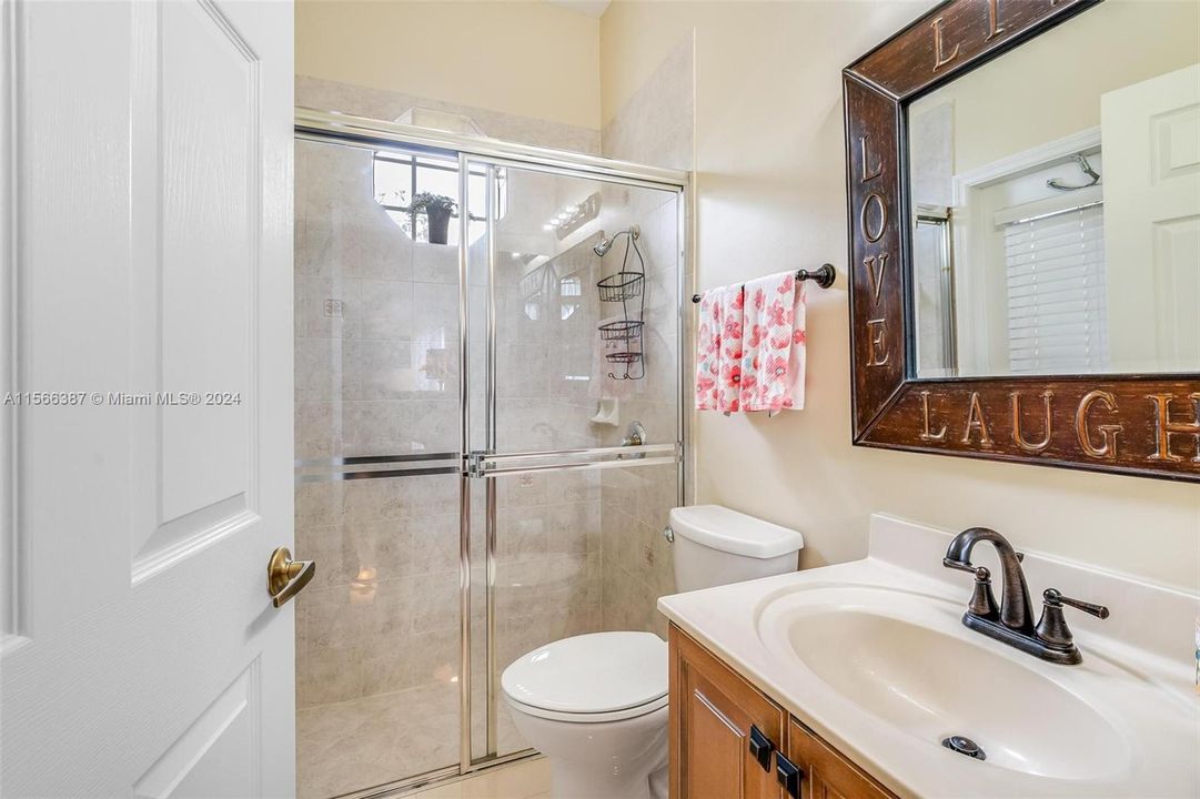 最近售出: $975,000 (5 贝兹, 3 浴室, 3345 平方英尺)