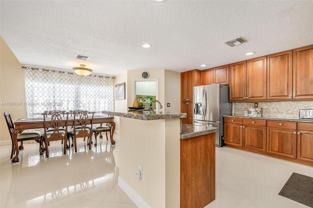 Recently Sold: $975,000 (5 beds, 3 baths, 3345 Square Feet)
