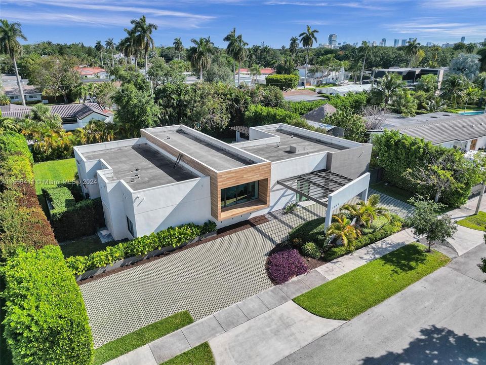 For Sale: $2,995,000 (5 beds, 4 baths, 3470 Square Feet)