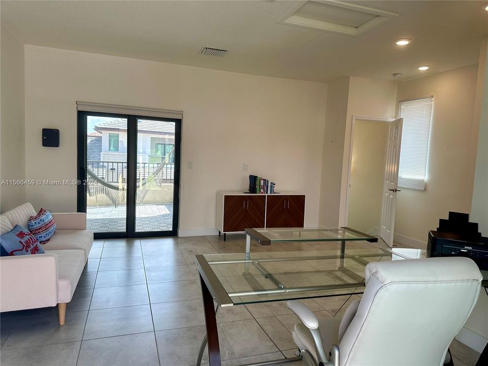 Recently Rented: $4,950 (4 beds, 2 baths, 2266 Square Feet)