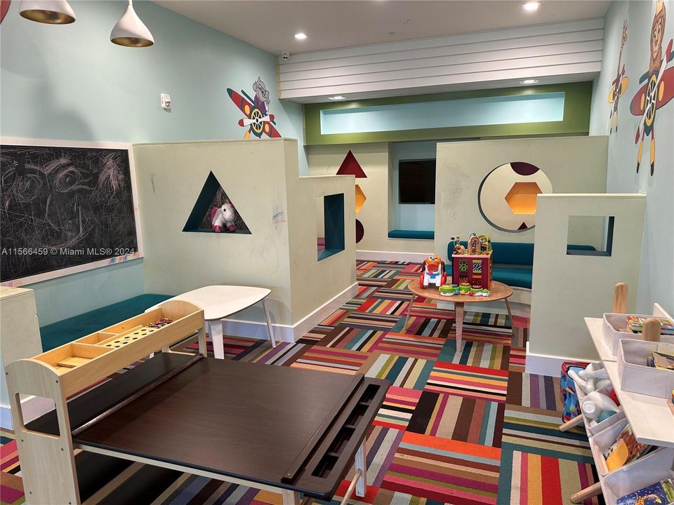 Recently Rented: $4,950 (4 beds, 2 baths, 2266 Square Feet)