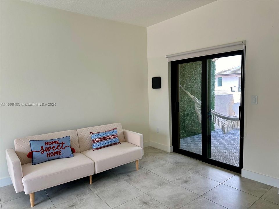 Recently Rented: $4,950 (4 beds, 2 baths, 2266 Square Feet)