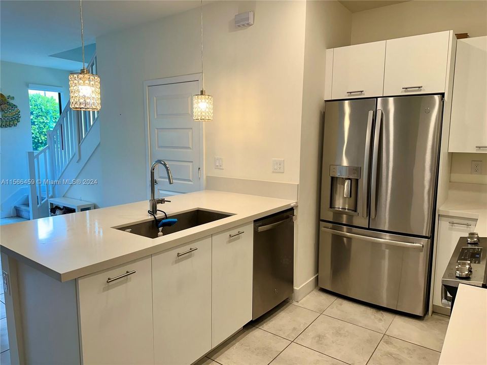 Recently Rented: $4,950 (4 beds, 2 baths, 2266 Square Feet)