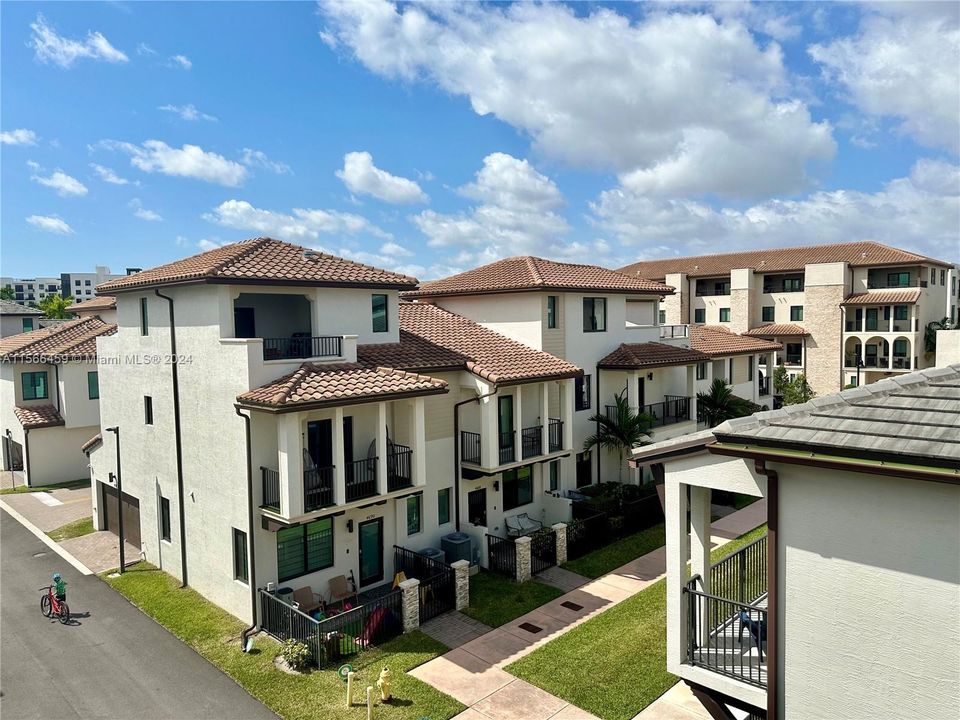 Recently Rented: $4,950 (4 beds, 2 baths, 2266 Square Feet)