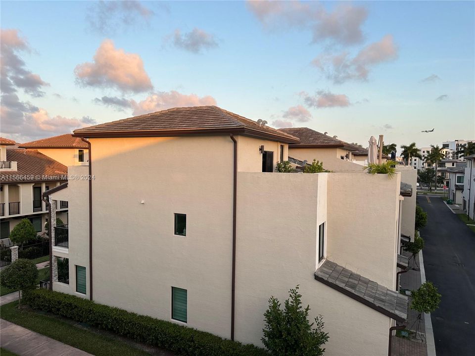 Recently Rented: $4,950 (4 beds, 2 baths, 2266 Square Feet)