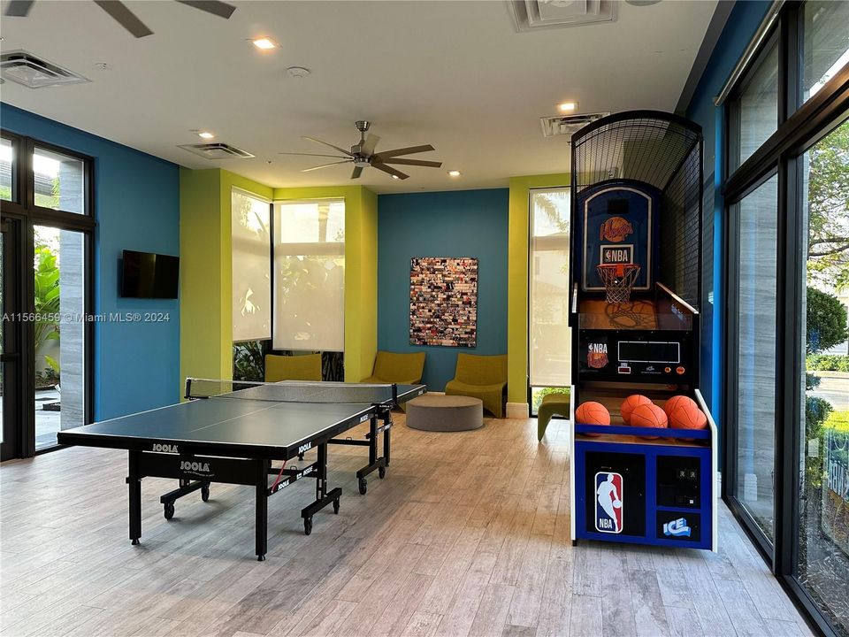 Recently Rented: $4,950 (4 beds, 2 baths, 2266 Square Feet)