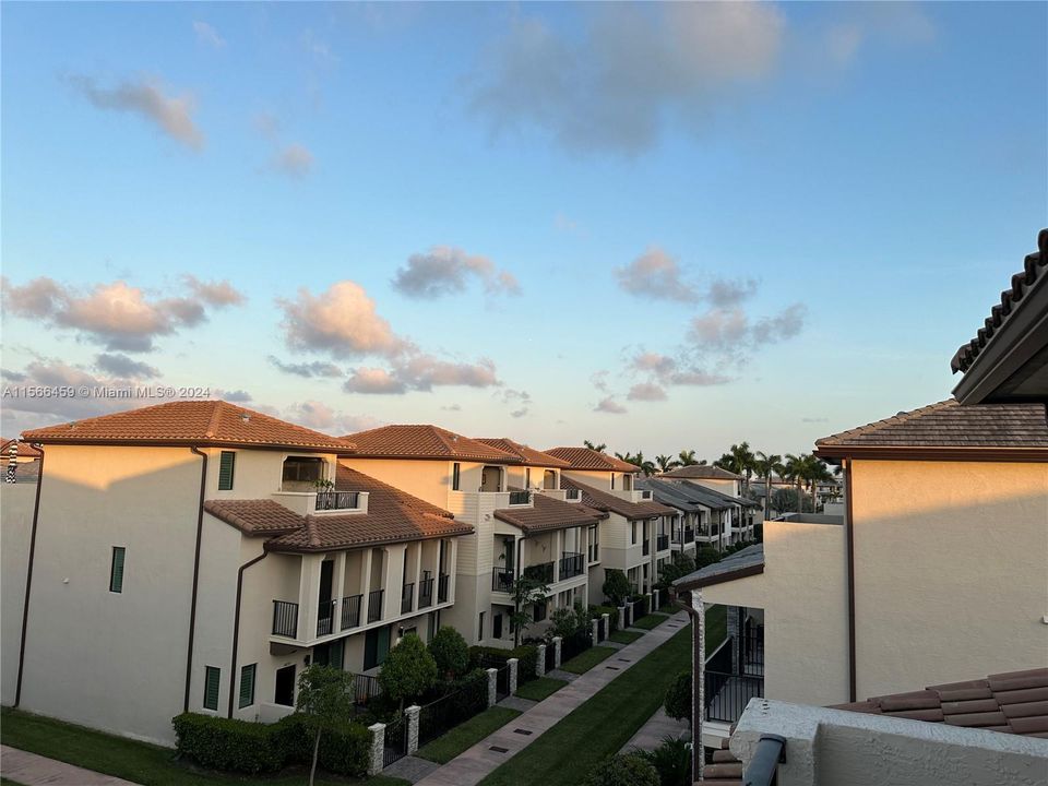 Recently Rented: $4,950 (4 beds, 2 baths, 2266 Square Feet)