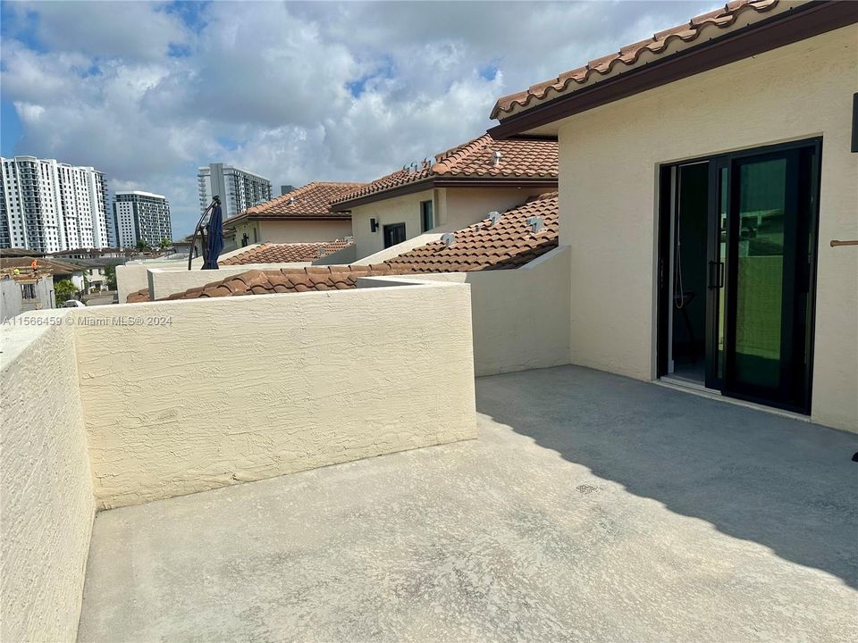 Recently Rented: $4,950 (4 beds, 2 baths, 2266 Square Feet)