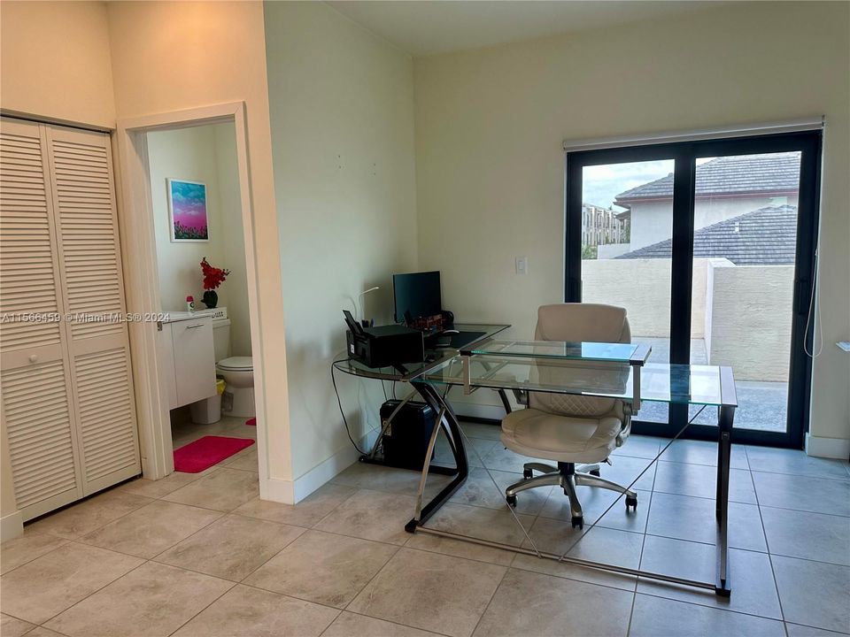 Recently Rented: $4,950 (4 beds, 2 baths, 2266 Square Feet)