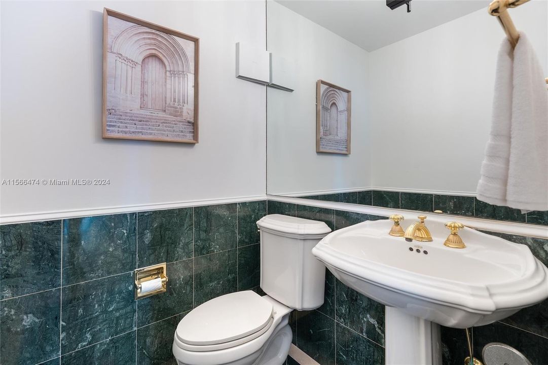 出租: $54,000 (5 贝兹, 5 浴室, 5124 平方英尺)