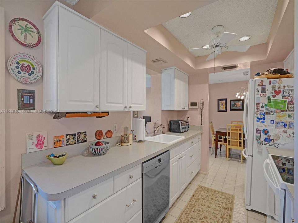 For Sale: $478,000 (2 beds, 2 baths, 1199 Square Feet)