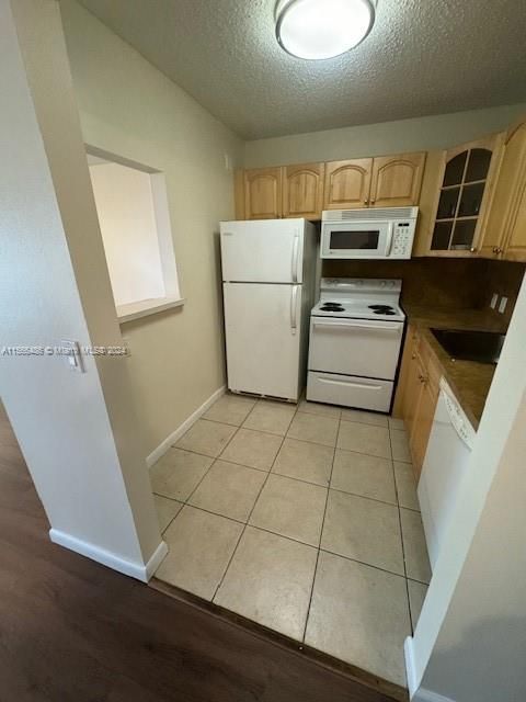For Sale: $124,900 (1 beds, 1 baths, 720 Square Feet)