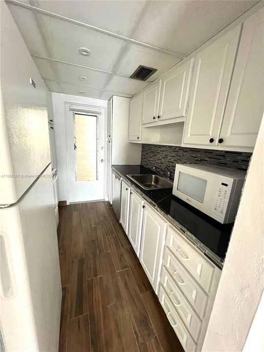 Recently Rented: $1,750 (1 beds, 1 baths, 812 Square Feet)