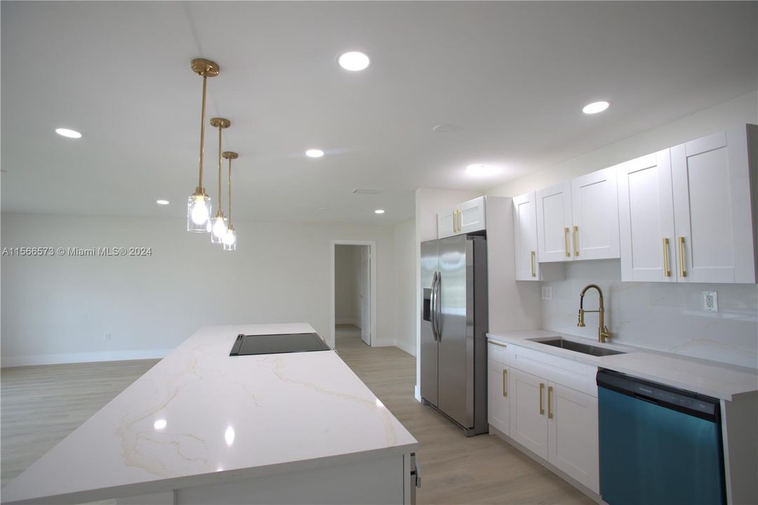 For Sale: $589,000 (4 beds, 2 baths, 1880 Square Feet)