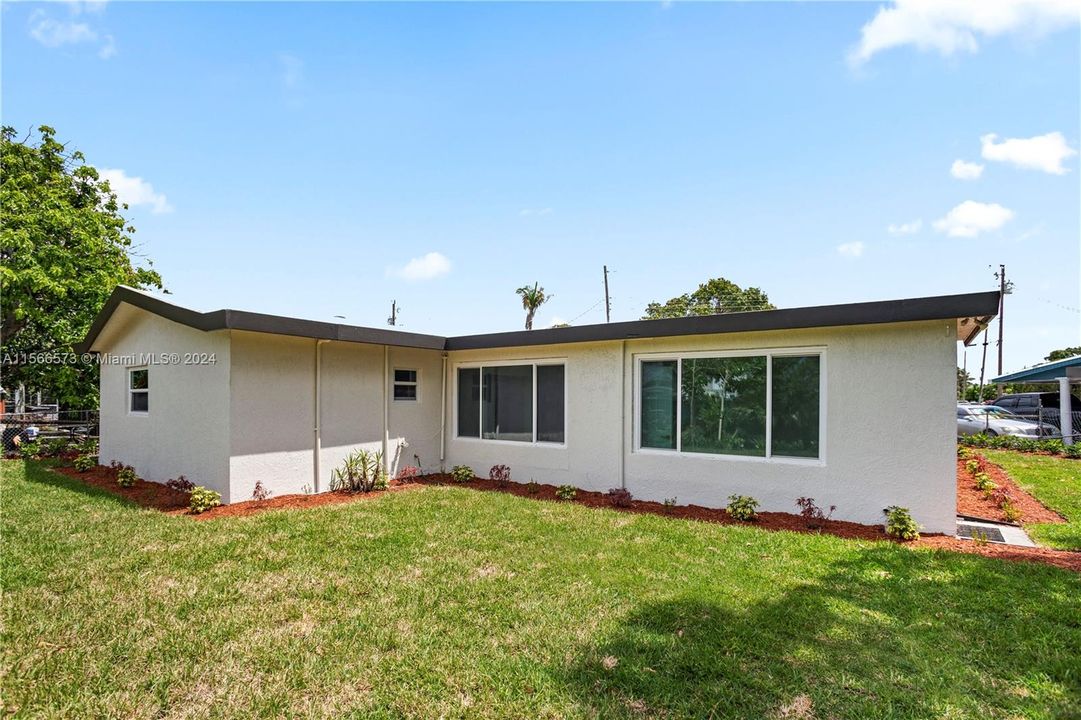 For Sale: $609,900 (4 beds, 2 baths, 1880 Square Feet)