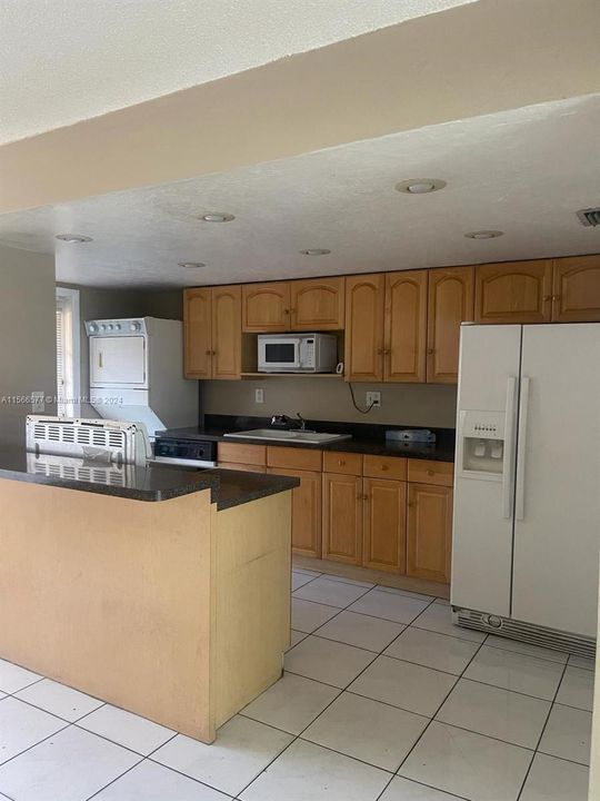 Recently Rented: $2,700 (3 beds, 2 baths, 1280 Square Feet)