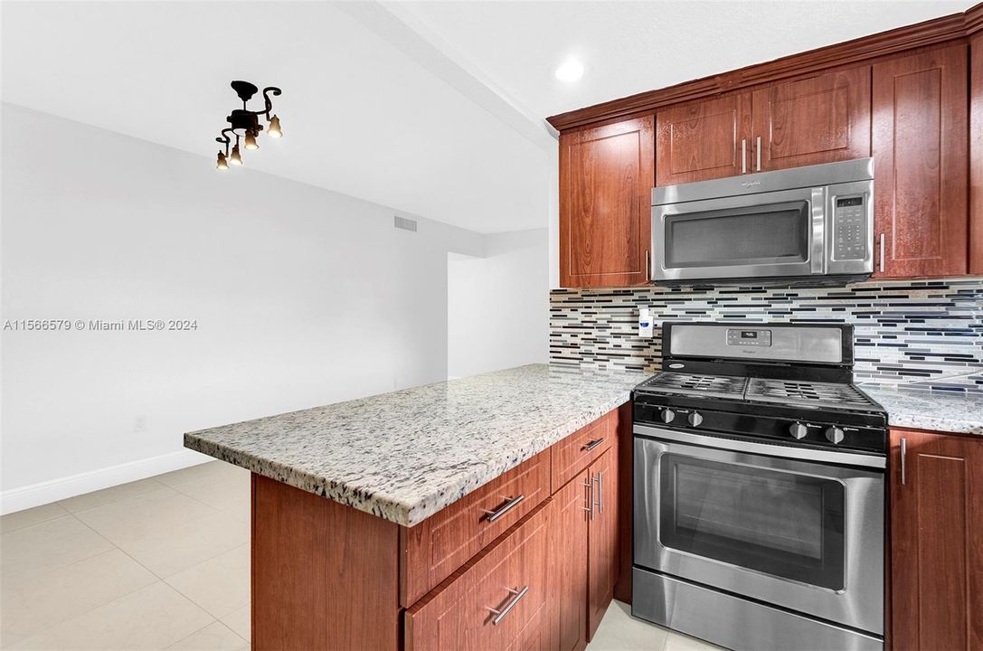 For Sale: $205,000 (1 beds, 1 baths, 627 Square Feet)