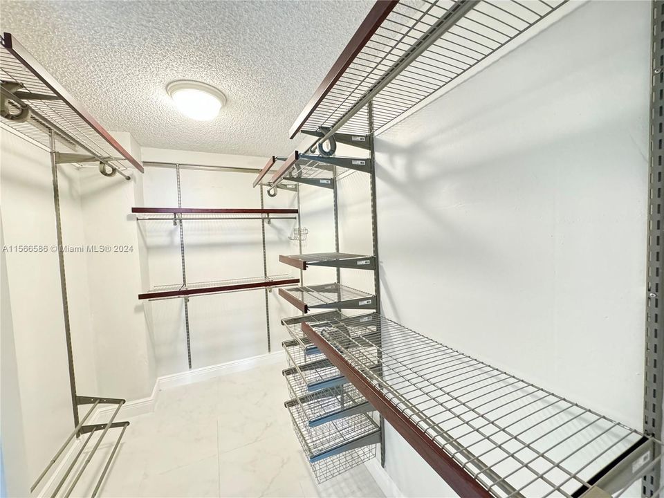 Active With Contract: $3,800 (2 beds, 2 baths, 1411 Square Feet)