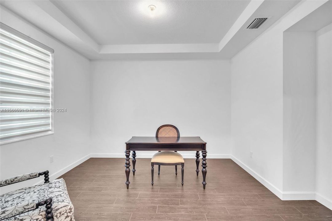 Recently Sold: $715,000 (4 beds, 3 baths, 2583 Square Feet)