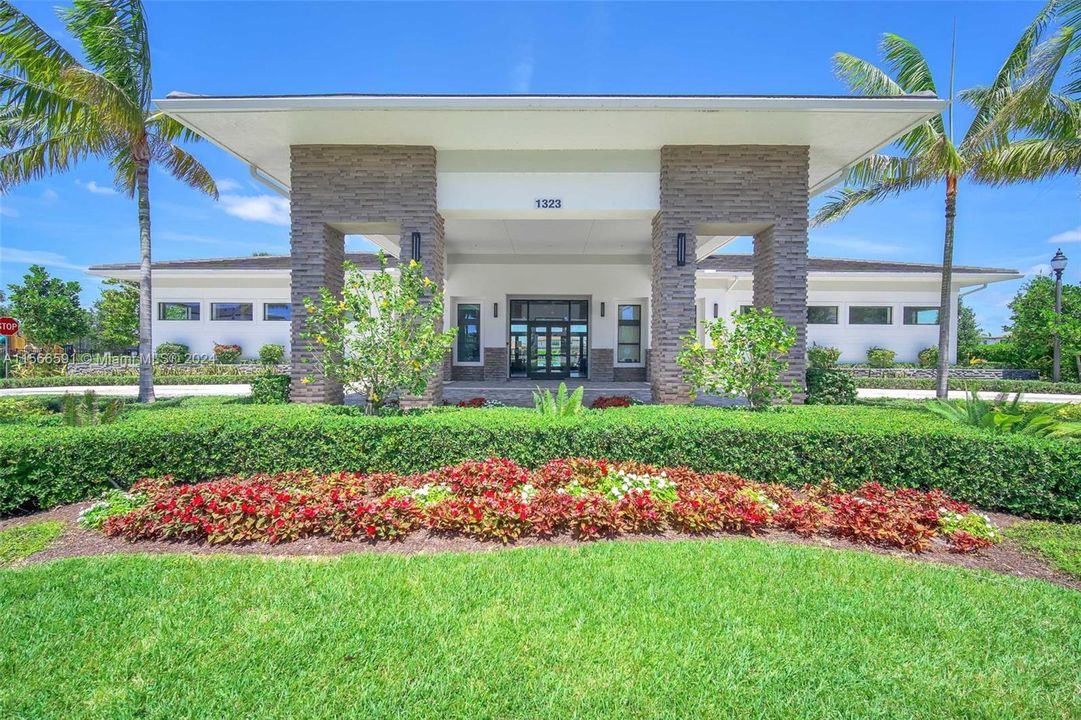 Recently Sold: $715,000 (4 beds, 3 baths, 2583 Square Feet)