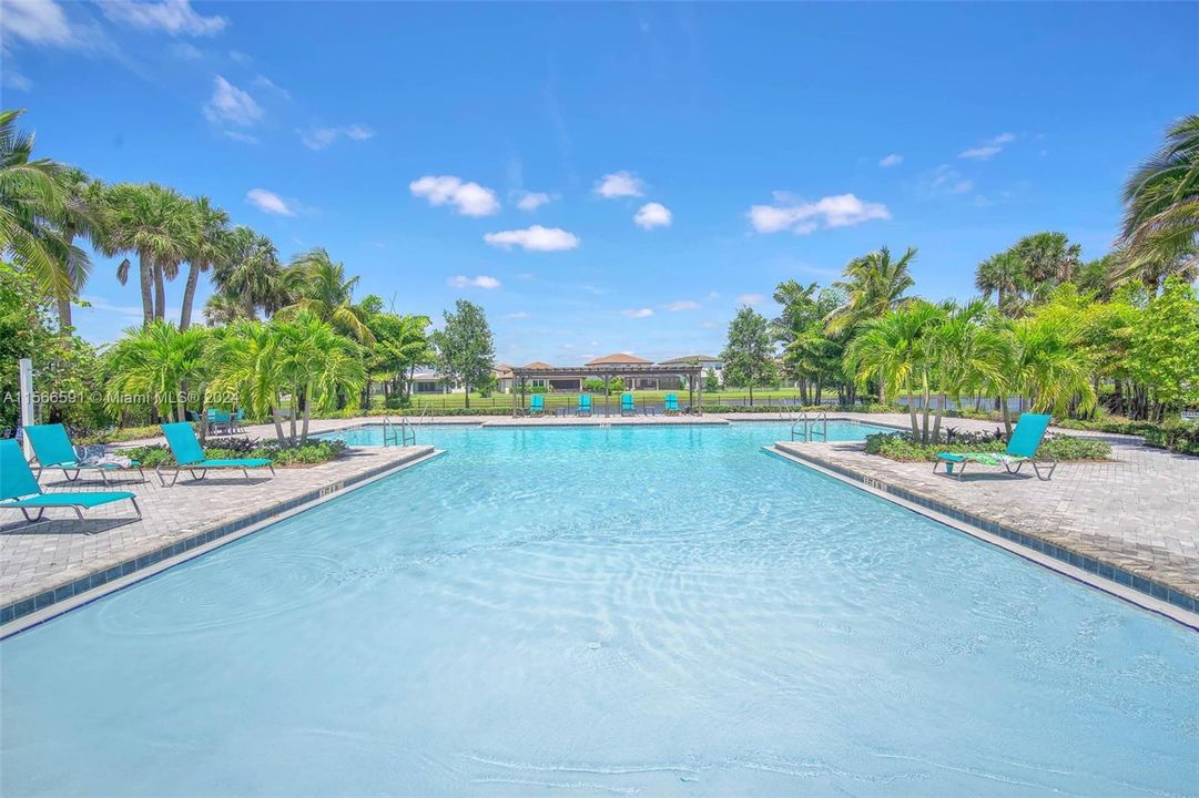 Recently Sold: $715,000 (4 beds, 3 baths, 2583 Square Feet)