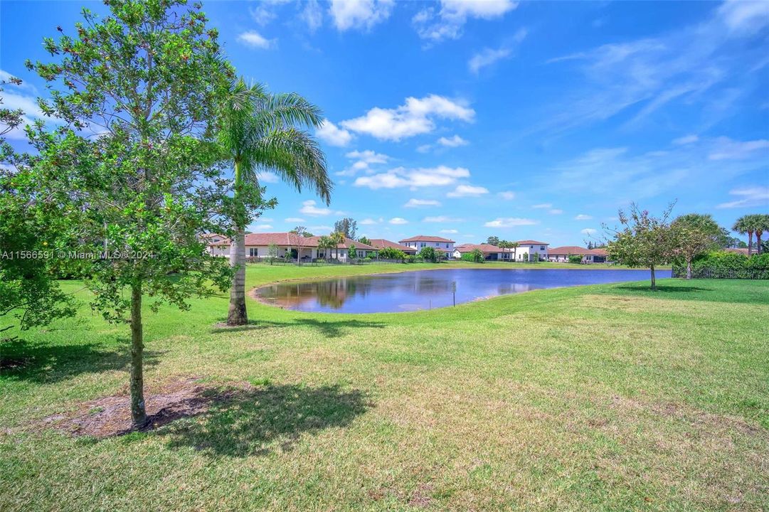 Recently Sold: $715,000 (4 beds, 3 baths, 2583 Square Feet)