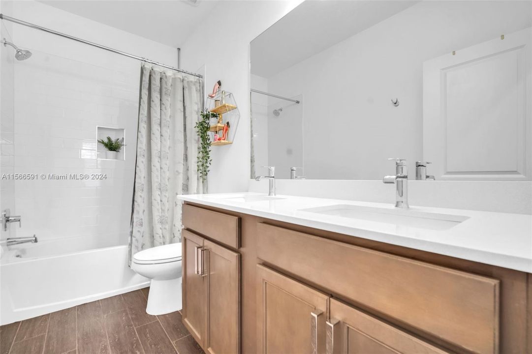 Recently Sold: $715,000 (4 beds, 3 baths, 2583 Square Feet)