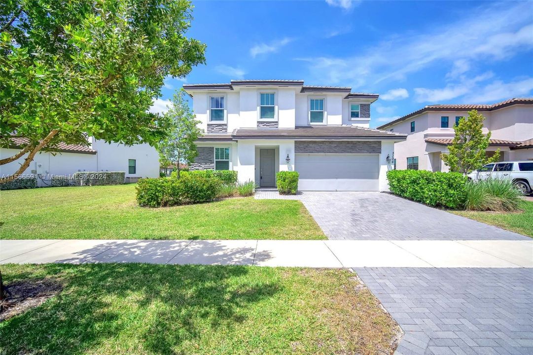 Recently Sold: $715,000 (4 beds, 3 baths, 2583 Square Feet)