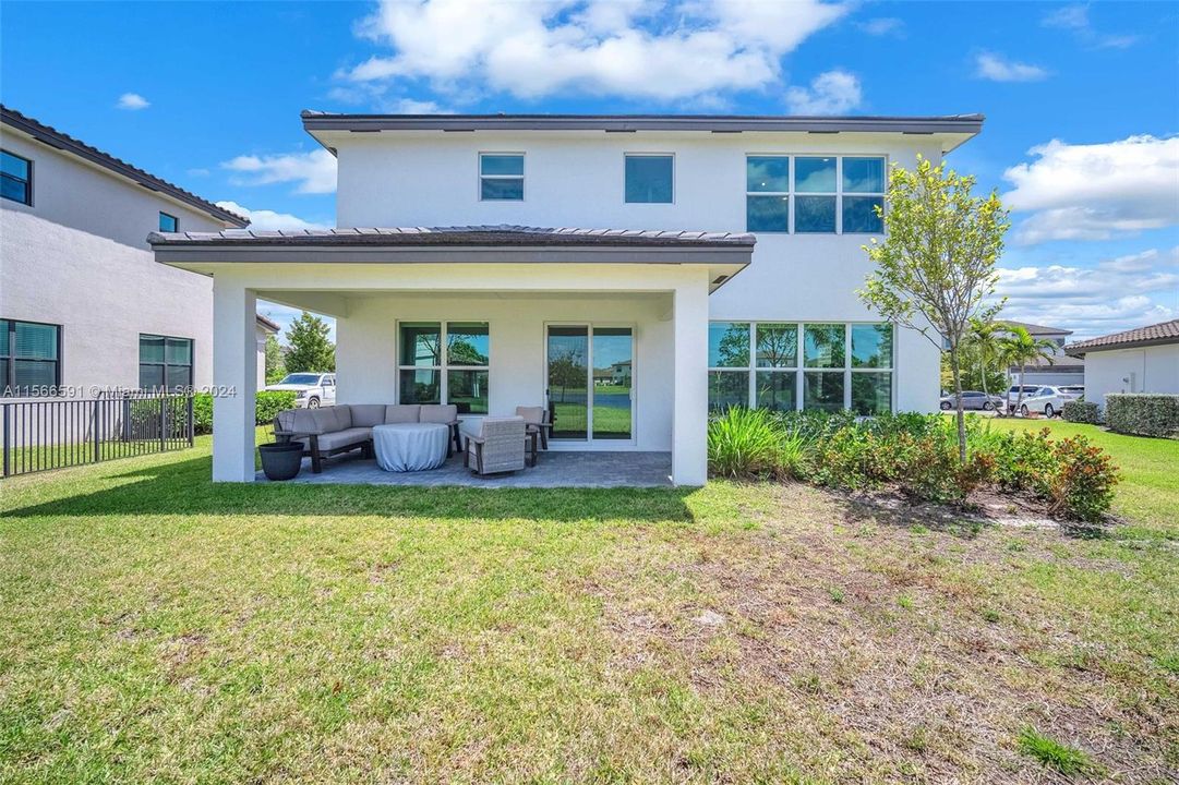 Recently Sold: $715,000 (4 beds, 3 baths, 2583 Square Feet)