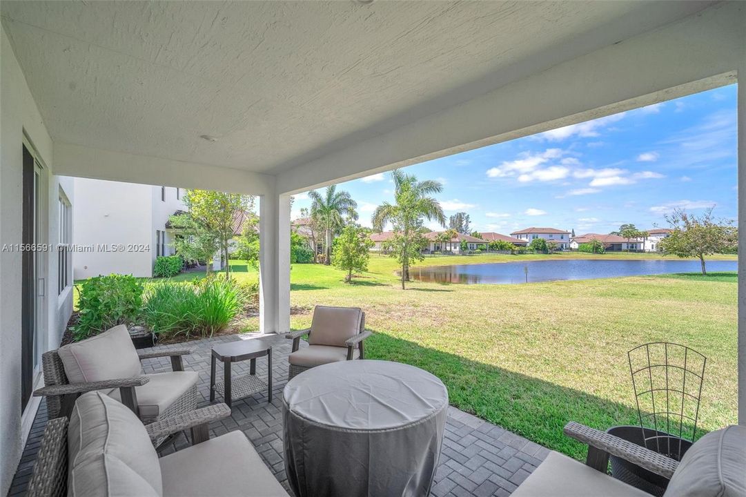 Recently Sold: $715,000 (4 beds, 3 baths, 2583 Square Feet)