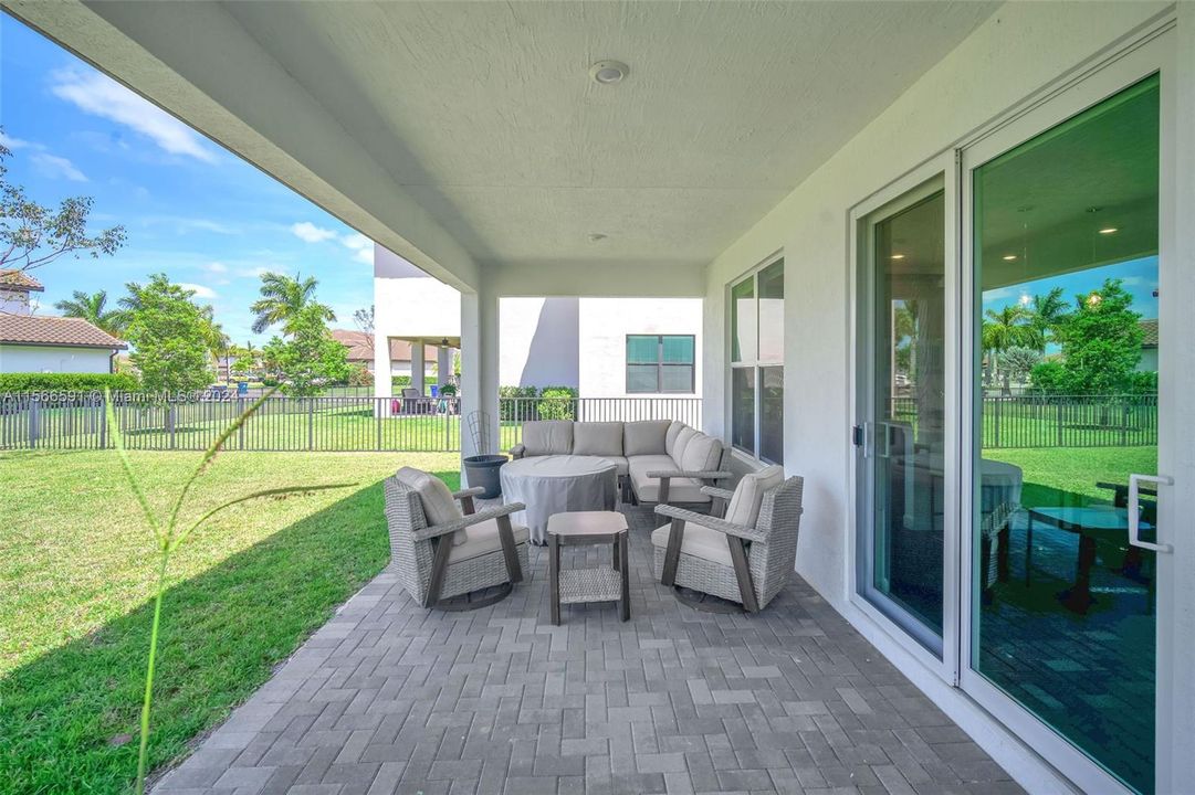 Recently Sold: $715,000 (4 beds, 3 baths, 2583 Square Feet)