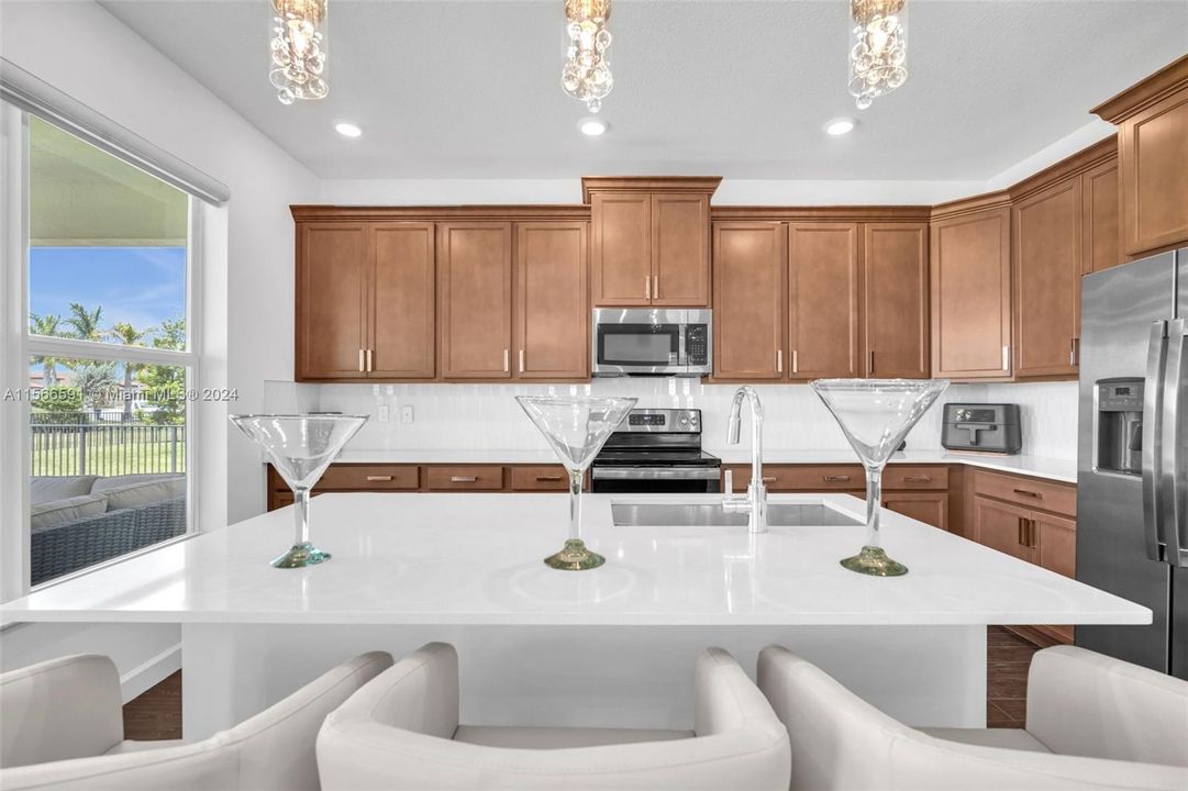 Recently Sold: $715,000 (4 beds, 3 baths, 2583 Square Feet)