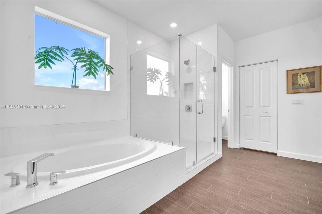 Recently Sold: $715,000 (4 beds, 3 baths, 2583 Square Feet)