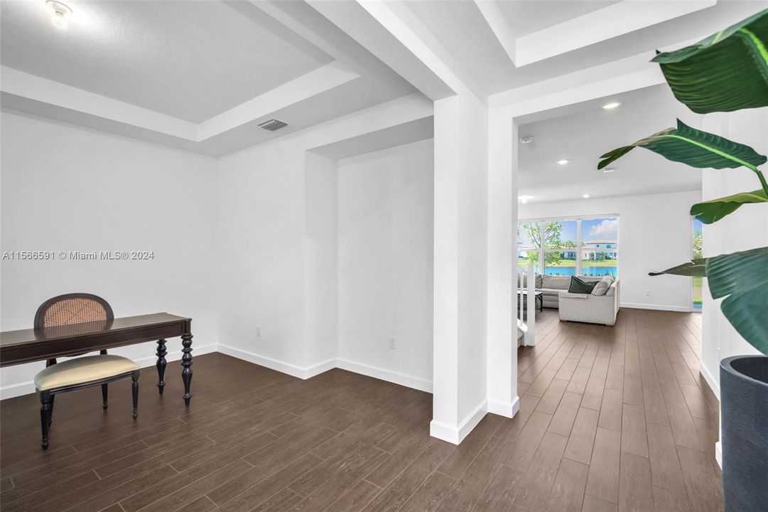 Recently Sold: $715,000 (4 beds, 3 baths, 2583 Square Feet)