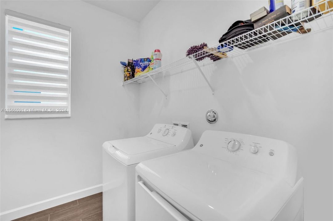 Recently Sold: $715,000 (4 beds, 3 baths, 2583 Square Feet)