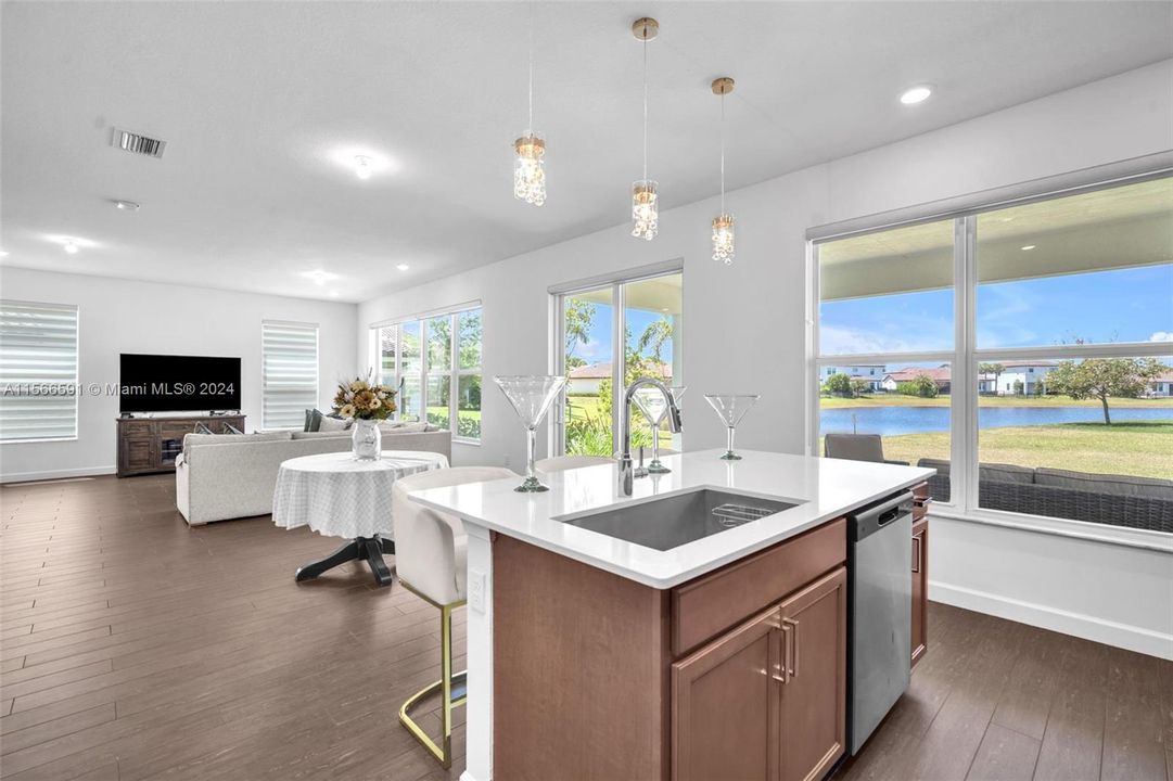 Recently Sold: $715,000 (4 beds, 3 baths, 2583 Square Feet)