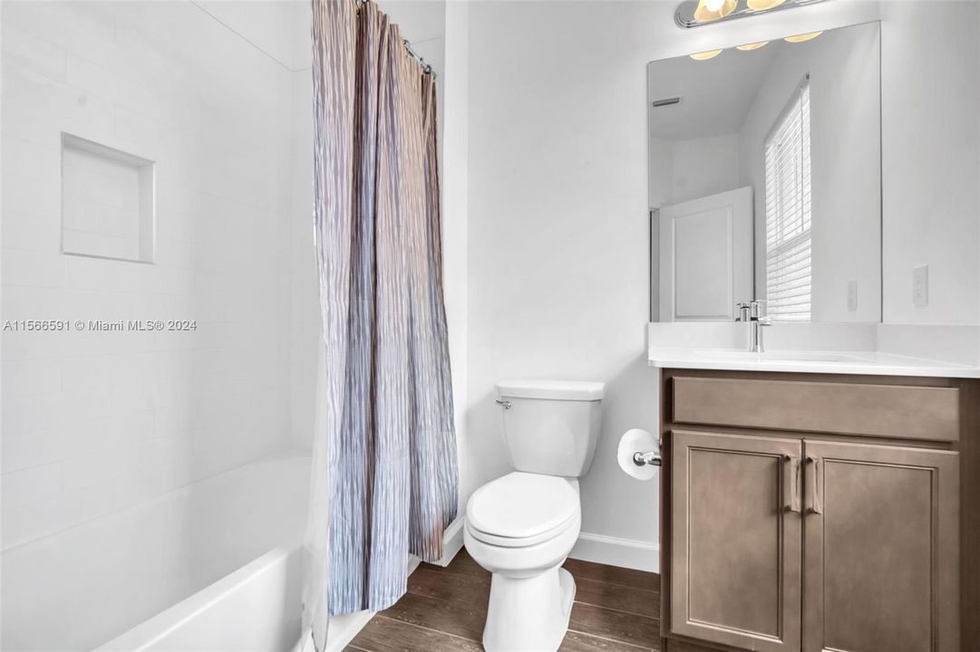 Recently Sold: $715,000 (4 beds, 3 baths, 2583 Square Feet)