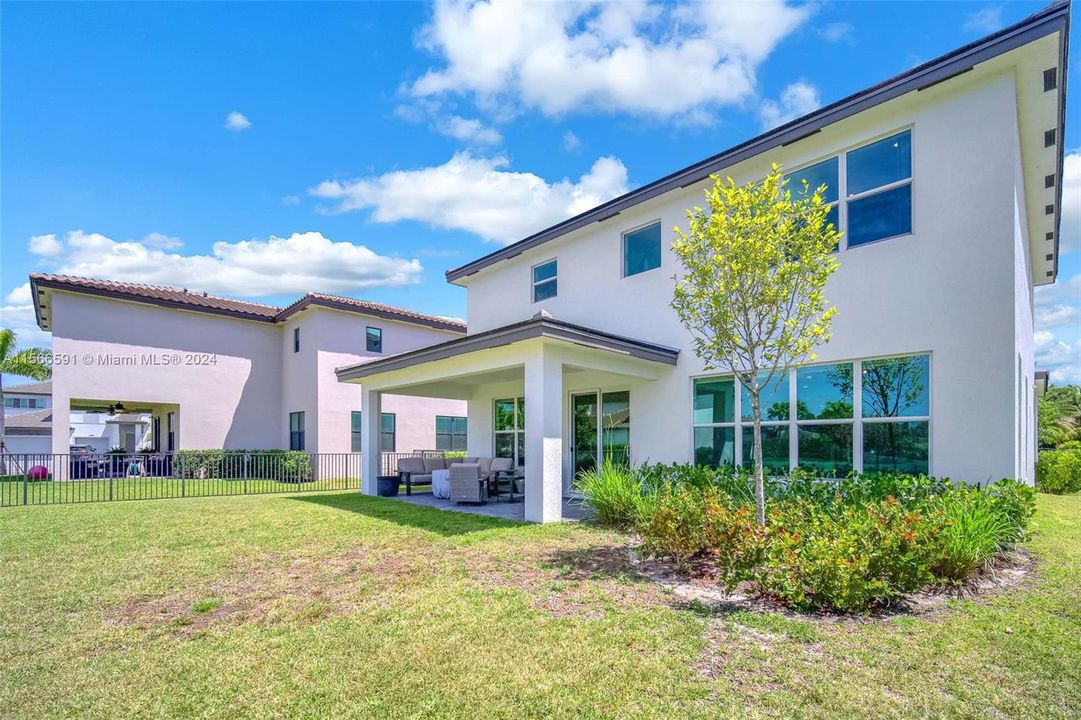 Recently Sold: $715,000 (4 beds, 3 baths, 2583 Square Feet)