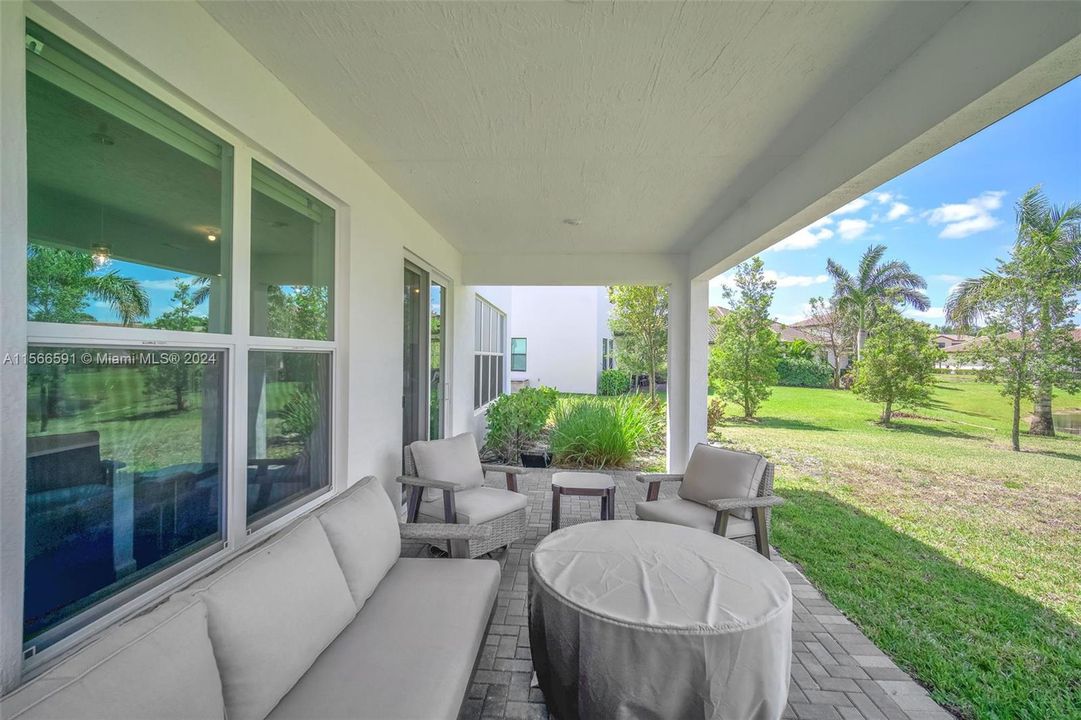 Recently Sold: $715,000 (4 beds, 3 baths, 2583 Square Feet)