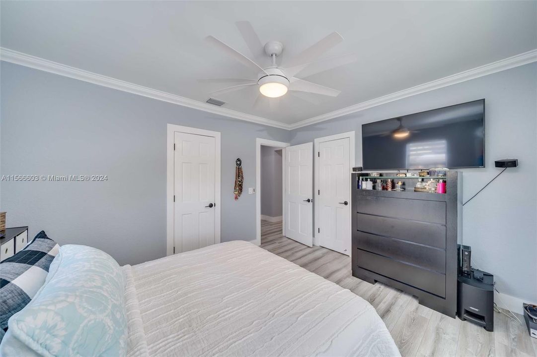 Recently Sold: $799,000 (3 beds, 2 baths, 1015 Square Feet)