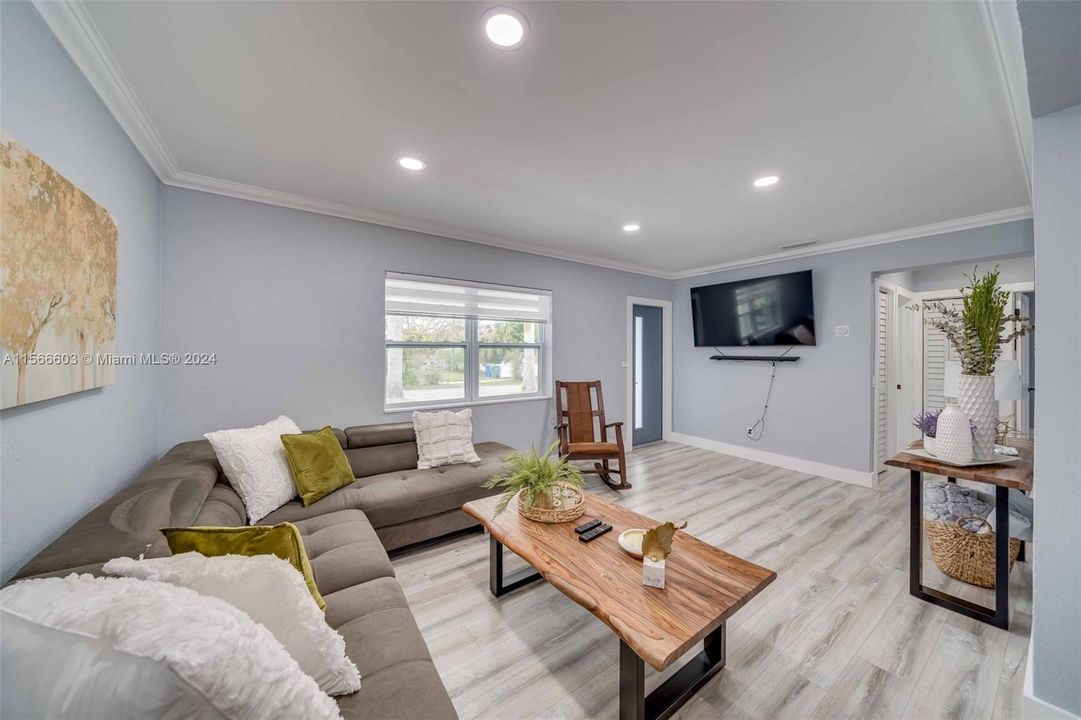 Recently Sold: $799,000 (3 beds, 2 baths, 1015 Square Feet)